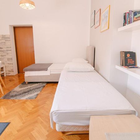 Apartments Sab Ogulin Eksteriør bilde