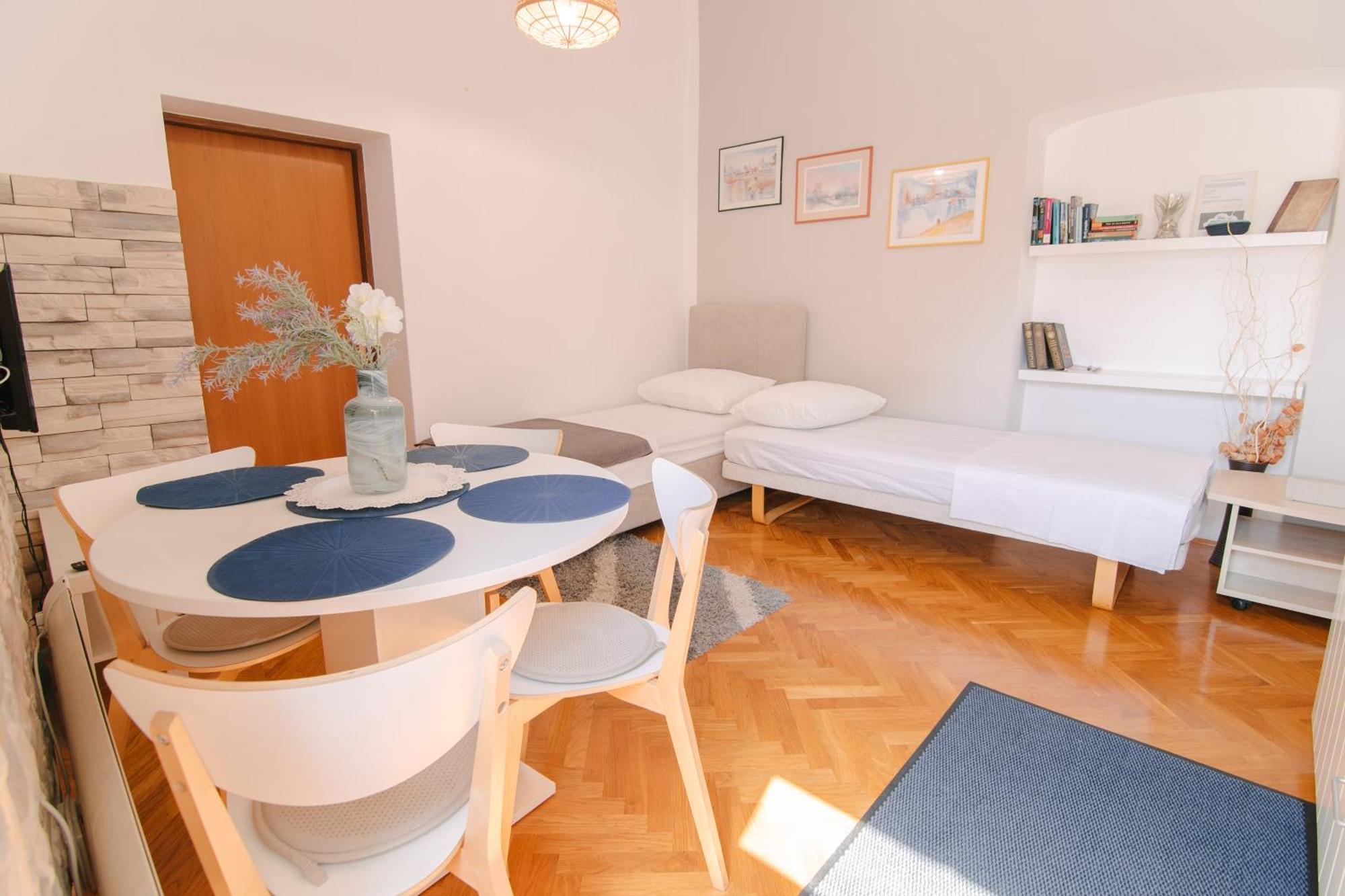 Apartments Sab Ogulin Eksteriør bilde