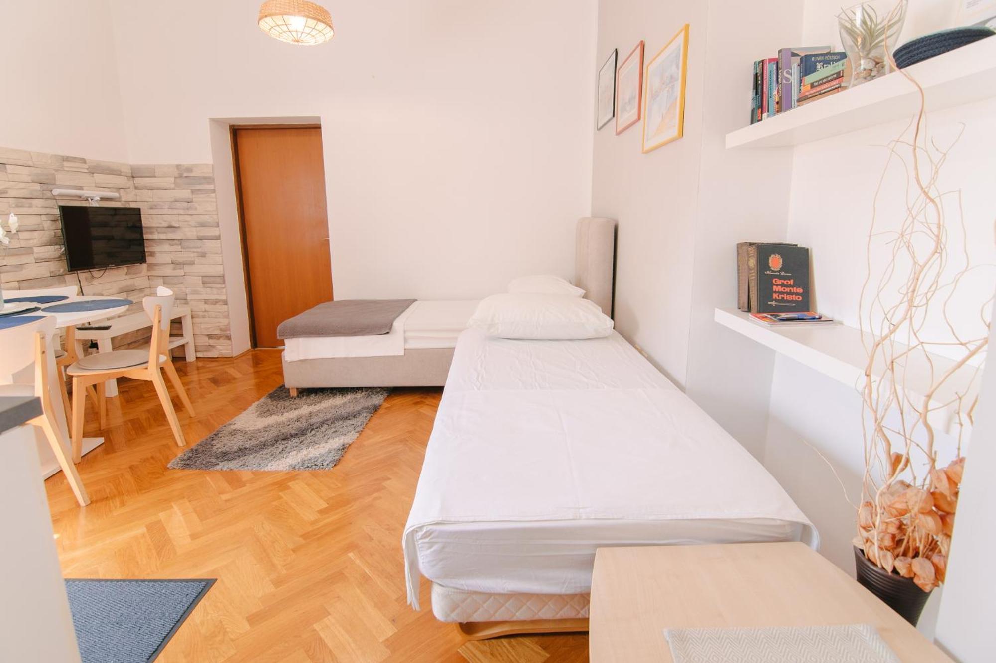 Apartments Sab Ogulin Eksteriør bilde