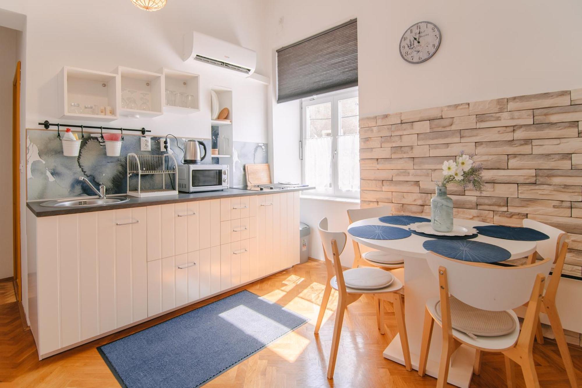 Apartments Sab Ogulin Eksteriør bilde