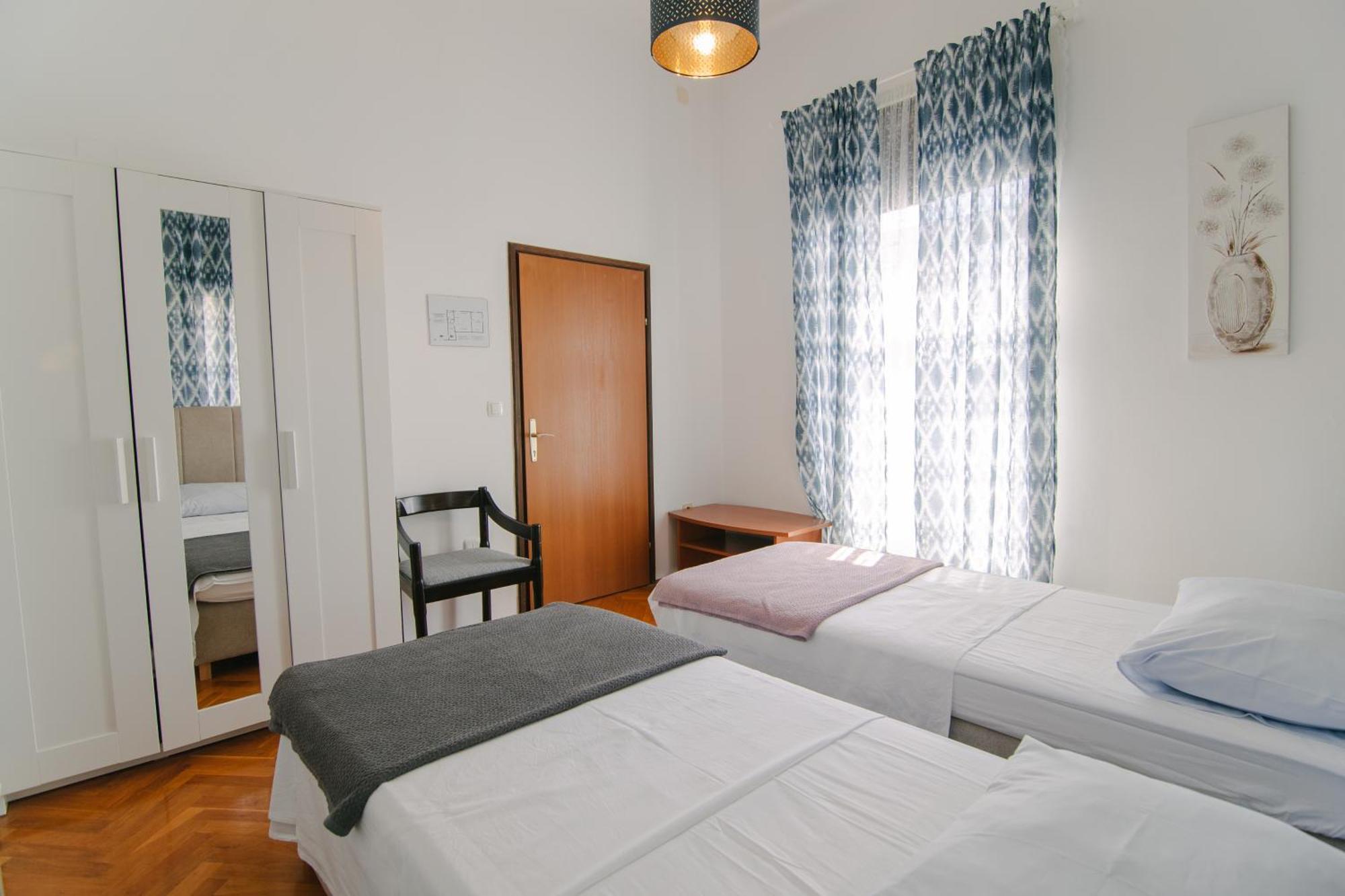 Apartments Sab Ogulin Eksteriør bilde