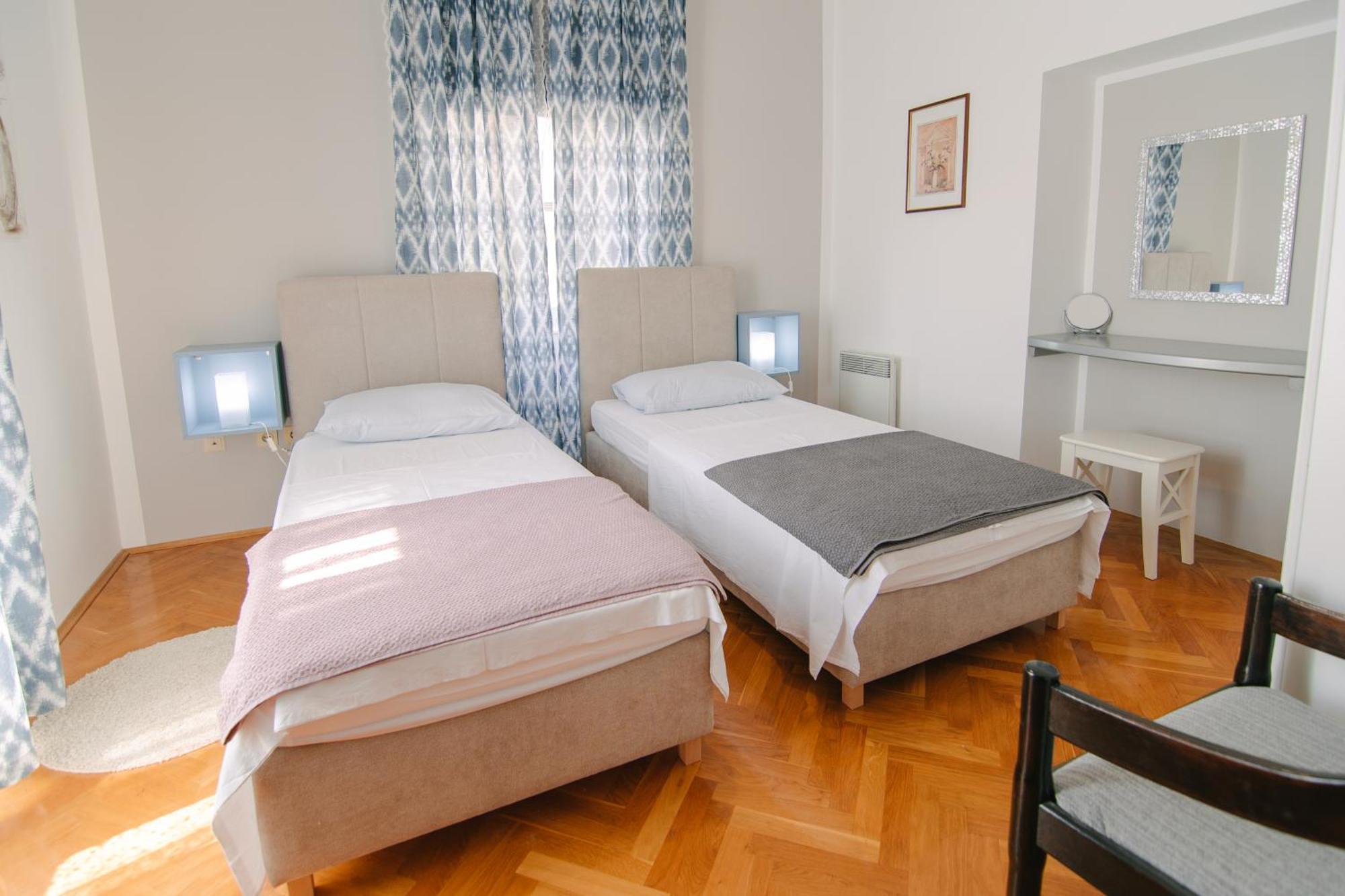 Apartments Sab Ogulin Eksteriør bilde