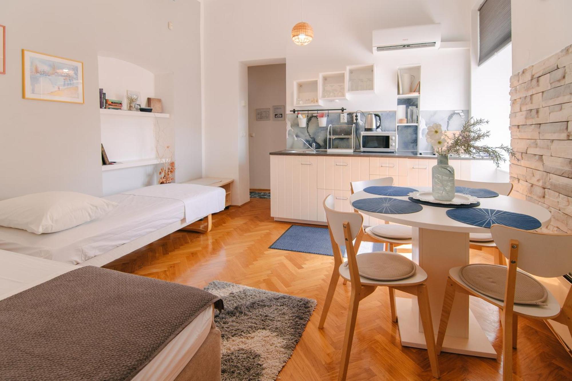 Apartments Sab Ogulin Eksteriør bilde